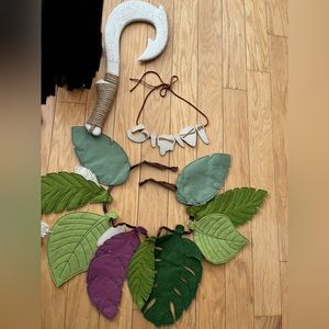 Maui leaf skirt, hook, necklace